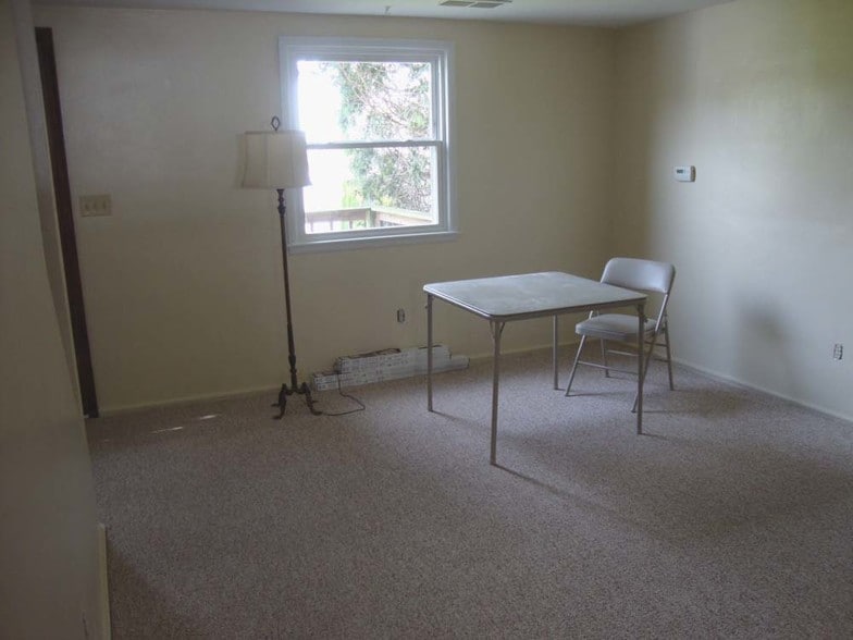 Living Room - 698 Charlotte Ave