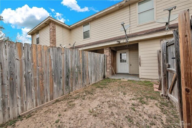 Building Photo - 1607 W Omni Ave