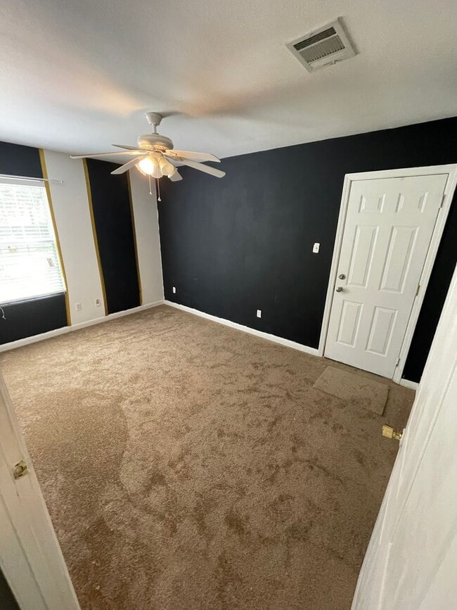 Building Photo - Cute 2006 Home!