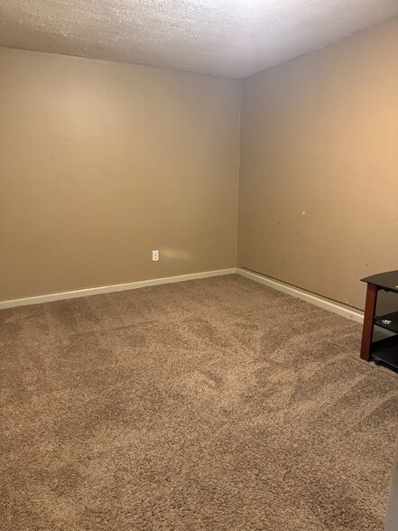 Building Photo - 3113 S 60th St