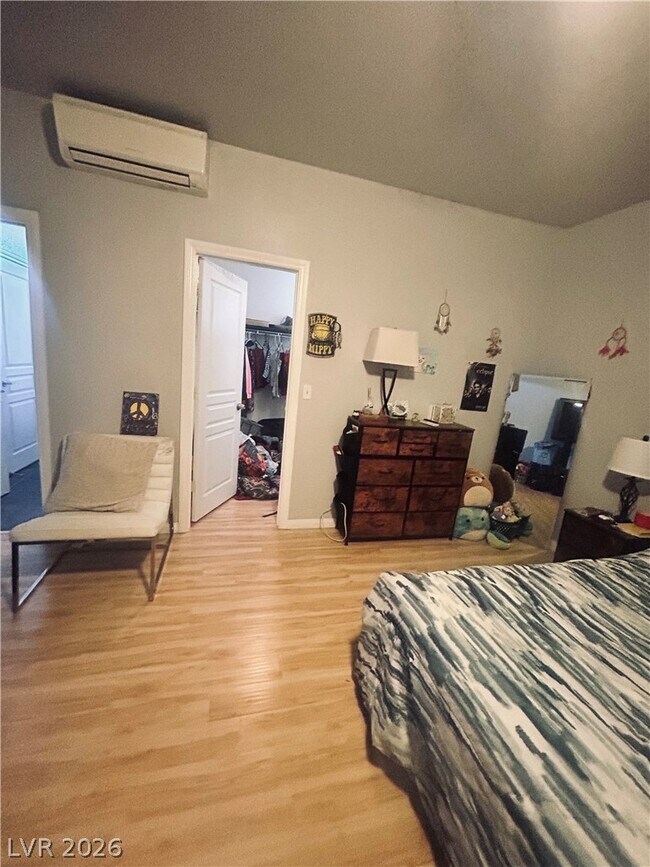 Building Photo - 2076 Santina Ave