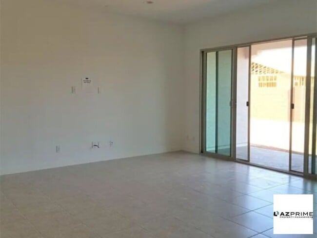 Building Photo - Ready to move in house