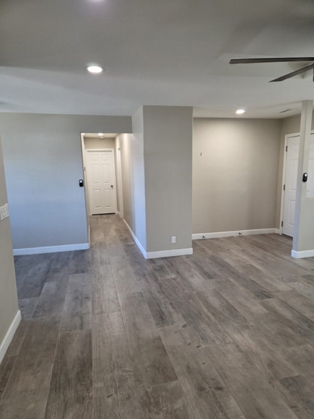 Building Photo - 2751 N Indian Wells Dr