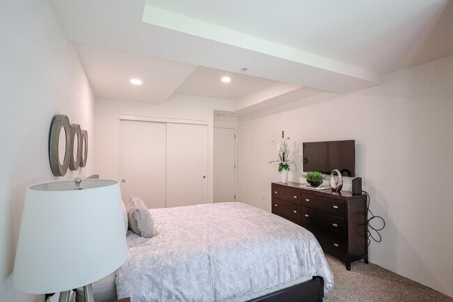 Building Photo - 7121 E Rancho Vista Dr