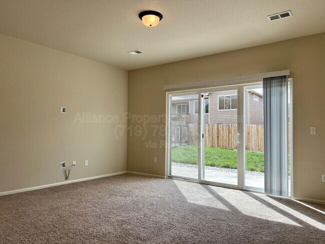 Building Photo - 6280 San Mateo Dr