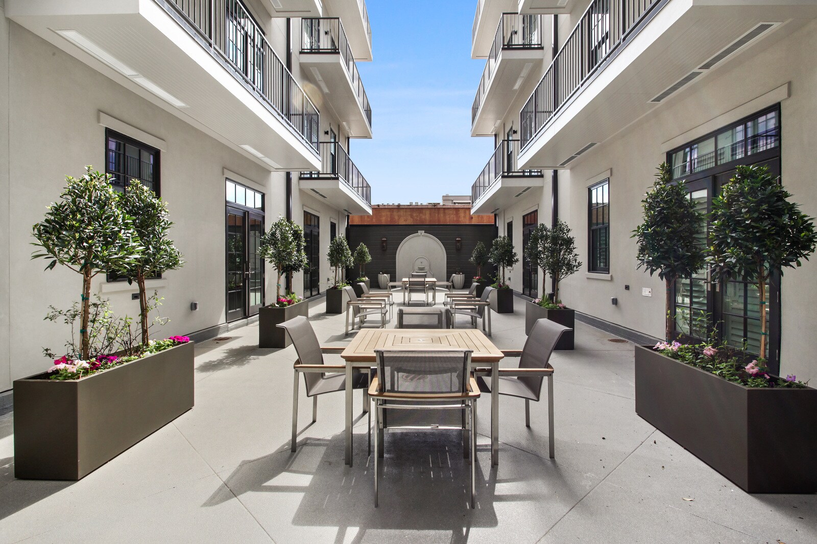 Building Photo - 731 Saint Charles Ave