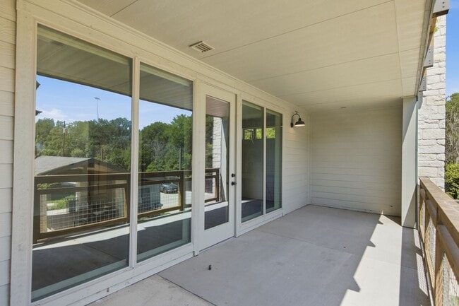 Building Photo - Beautiful 2 bedroom, 2 bathroom home in Gated Sunset Valley Community!!!