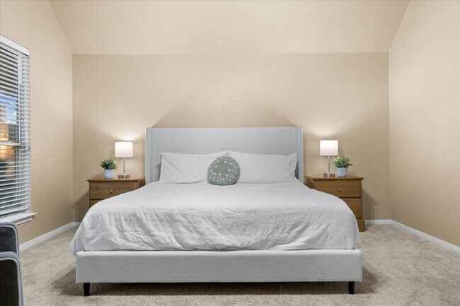 Building Photo - 920 Savanna Ln