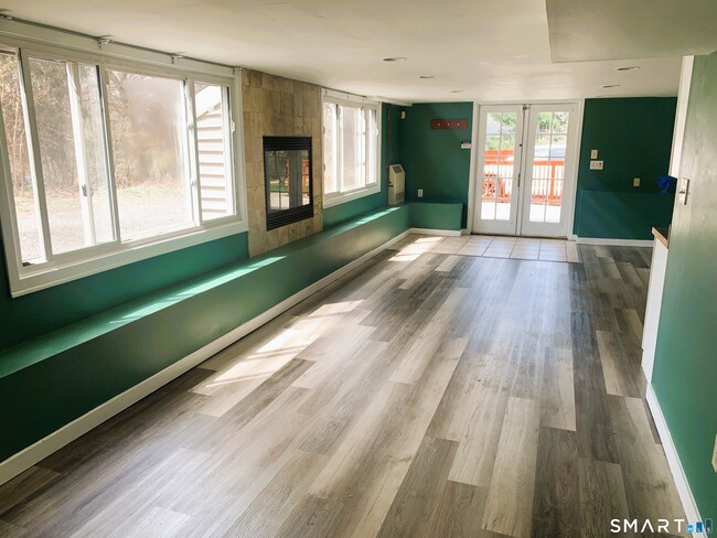 Building Photo - 15 Coral Dr