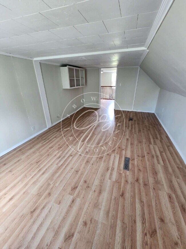 Building Photo - Adorable Updated 3 Bedroom Bungalow Near Downtown & Tony Packo's!