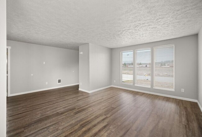 Building Photo - 11512 E Railroad Ave