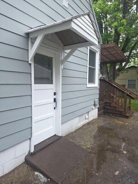 Building Photo - 509 N Rosedale Ave