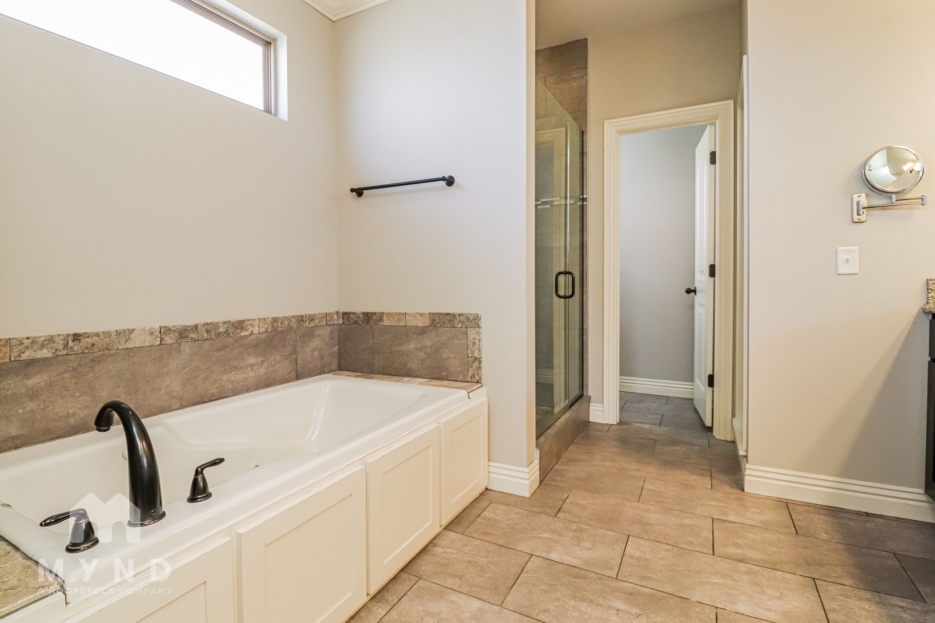 Building Photo - 610 Hawthorn Way