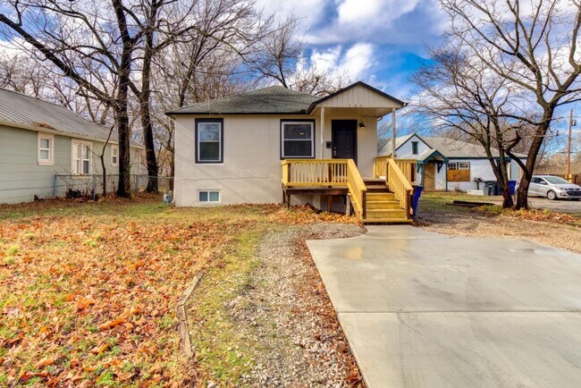 Building Photo - 424 S Quebec Ave