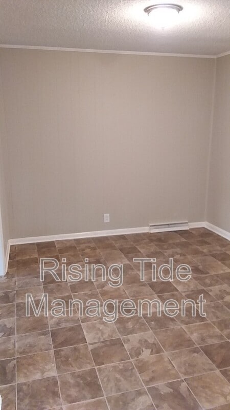 Building Photo - 5500 Crestview Dr