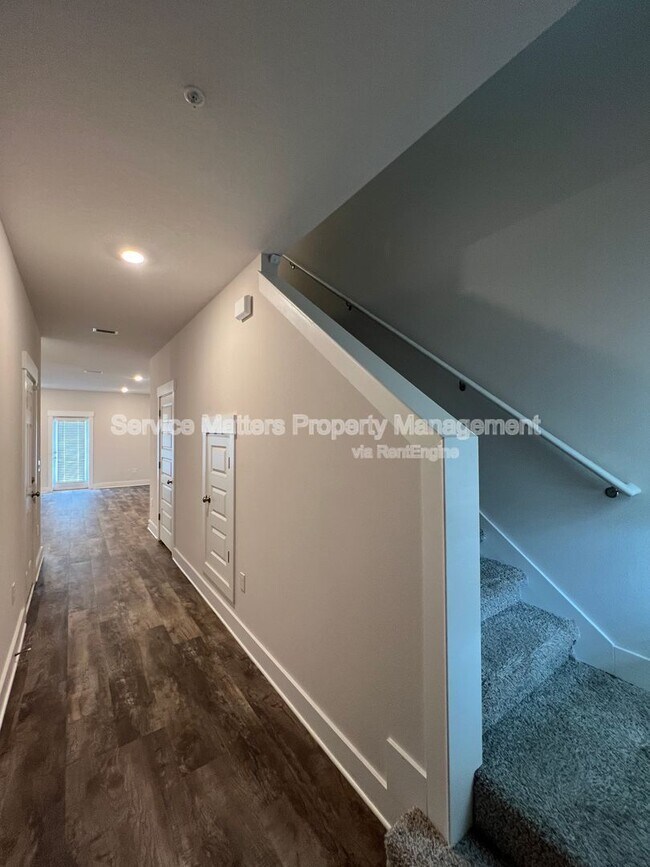 Building Photo - 1615 Iroquois Ct