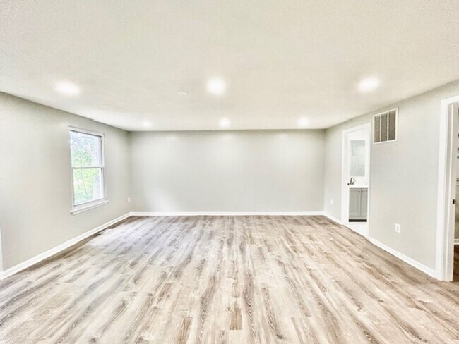 Building Photo - 60 Whitechurch Ct