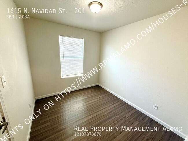 Building Photo - 1615 N Navidad St