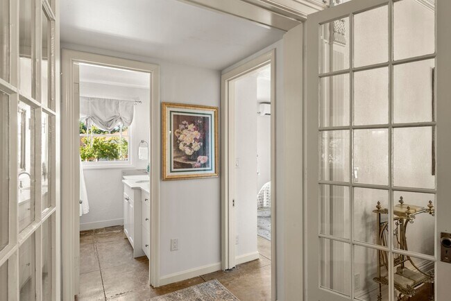 Building Photo - All-Utilities-Included Studio in Historic Bristol Manor | Pet Friendly
