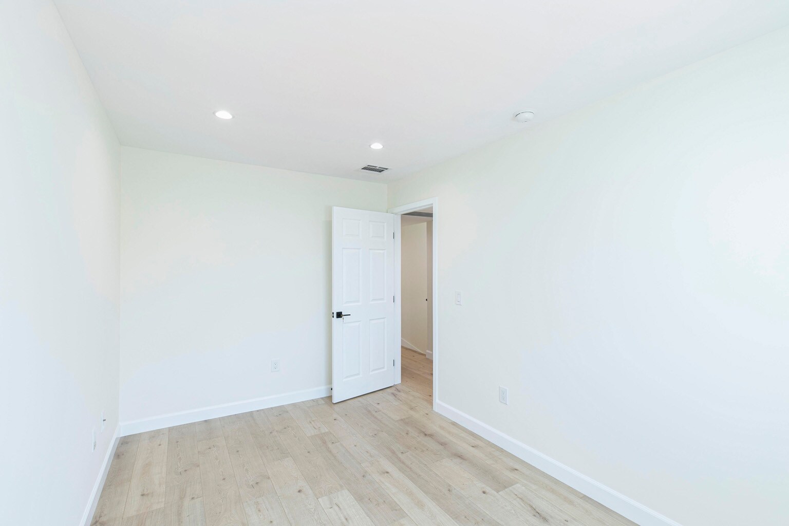 Building Photo - 15849 1/2 Malden St