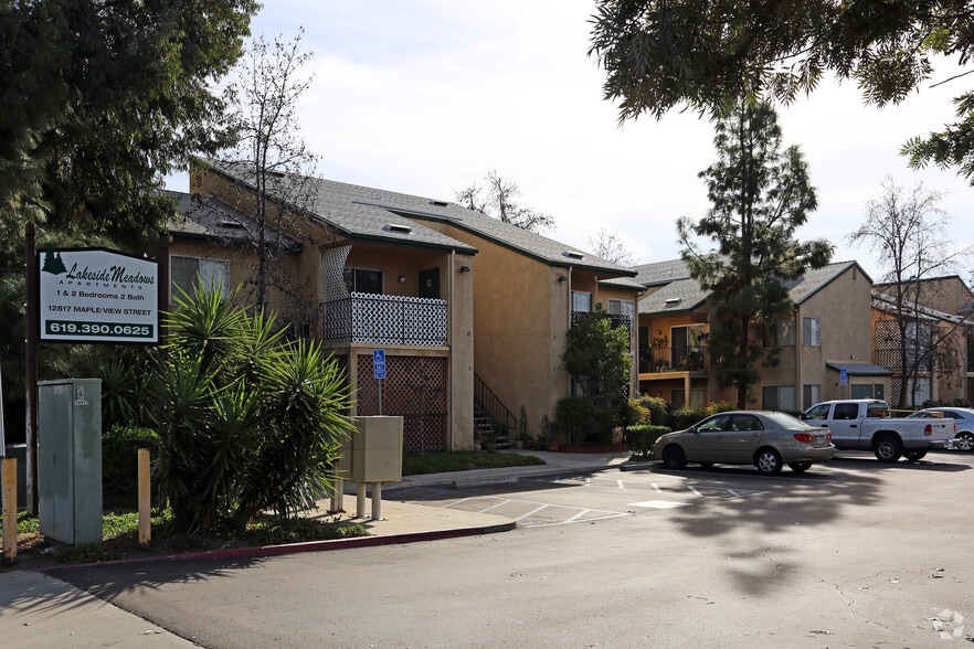 Lakeside Meadows IMMEDIATE MOVE IN !! 1281712825 Mapleview St