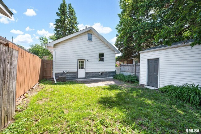 Building Photo - 1413 W Gilbert Ave