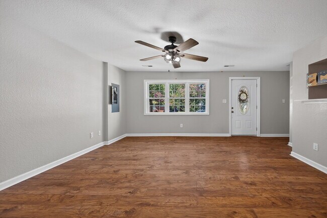 Building Photo - 1065 Lindenwood Ave