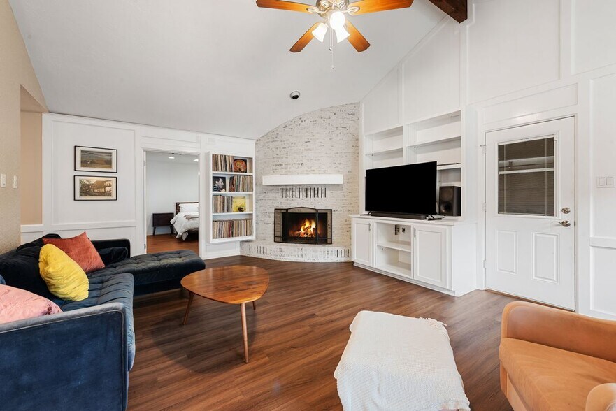 Building Photo - 2907 Broadmoor Dr