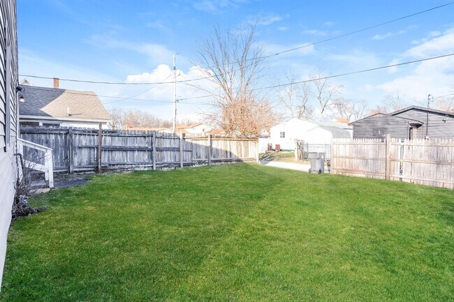 Building Photo - 1515 Villa Ave