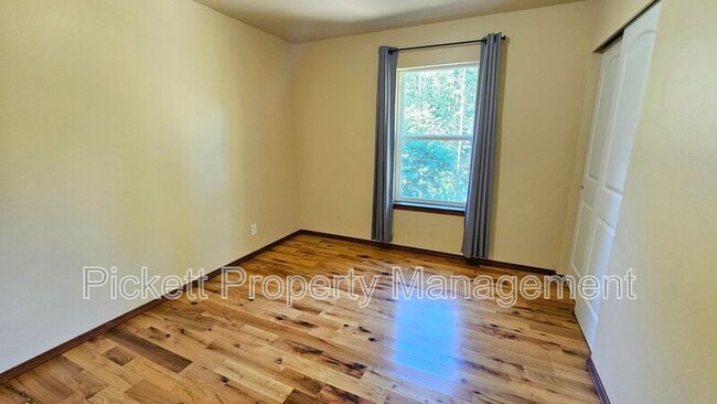 Building Photo - 1330 Corbet Dr