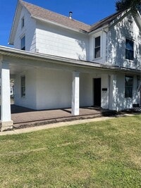 Building Photo - Main floor unit
