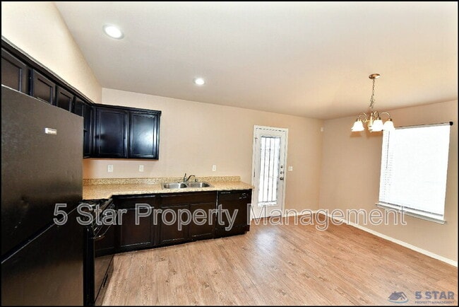 Building Photo - 916 Villa Seca Dr