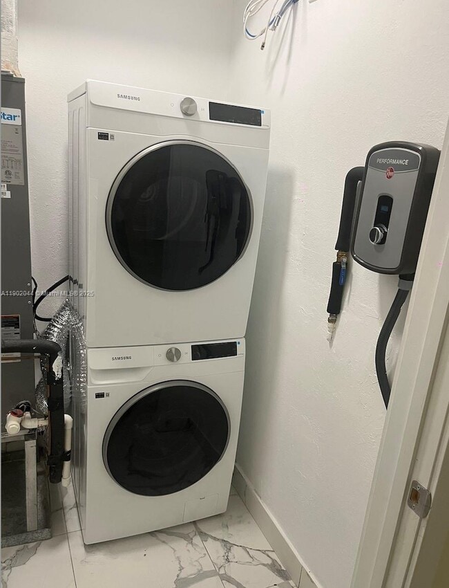 Building Photo - 2323 NW 15th St