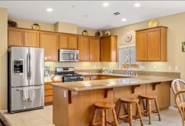 Building Photo - 3 bedroon 2 bath home