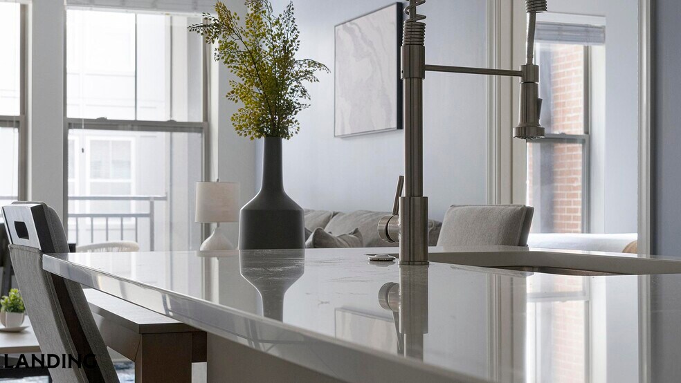 Building Photo - 2420 Peachtree Rd NW