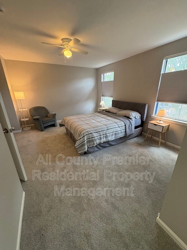 Building Photo - 38 River Bank Dr