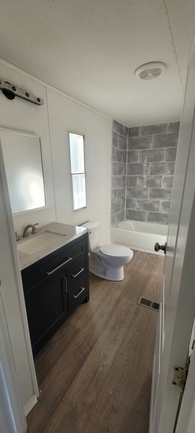 Building Photo - 120 Linda Sue Ln