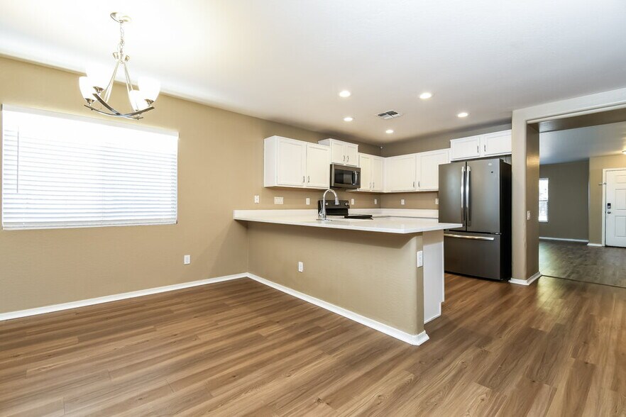 Building Photo - 1701 E Christopher St