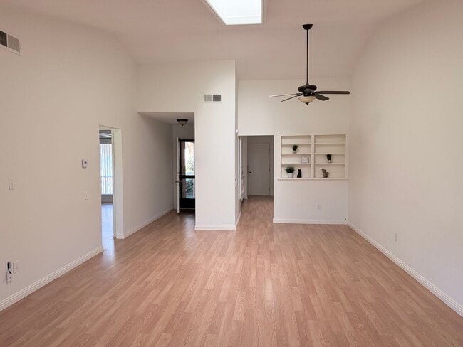 Building Photo - Coronado model with enclosed patio room in Leisure Village Camarillo