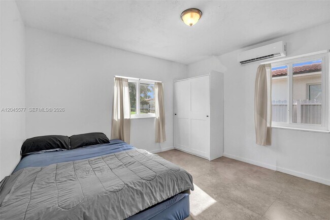 Building Photo - 1807 SW 102nd Pl
