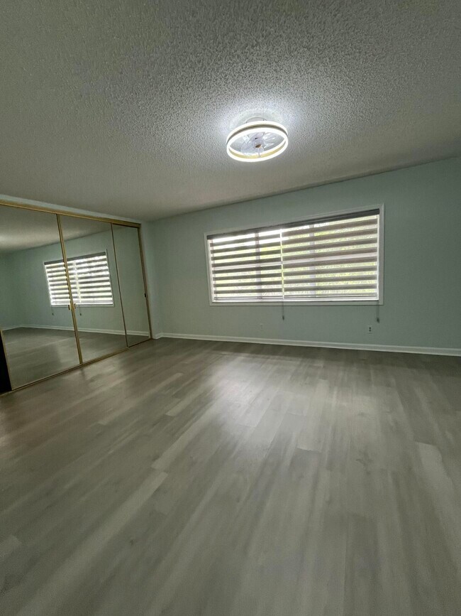 Building Photo - 4305 Coral Springs Dr