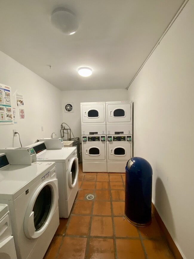 Building Photo - 1521 Lenox Ave