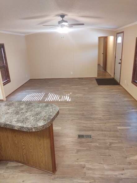 Building Photo - 911 West Ave