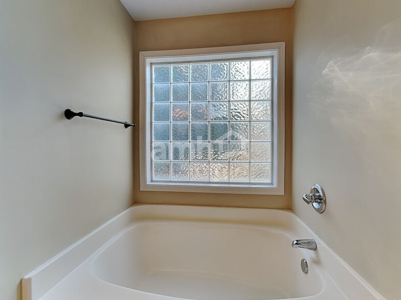 Building Photo - 11 Bittercrest Ct