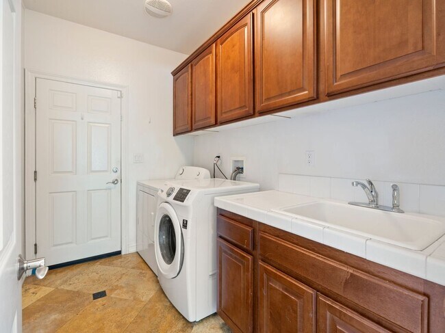 Building Photo - 5250 Coleridge Ct