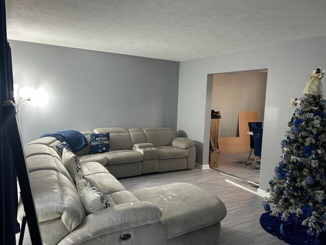 Building Photo - 9221 Westwood Dr