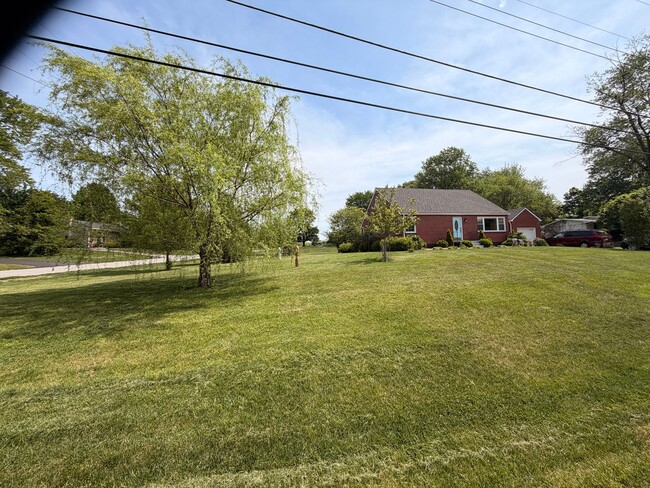 Building Photo - Hilltop Charm in Floyds Knobs – Spacious All-Brick Beauty with Room to Grow!