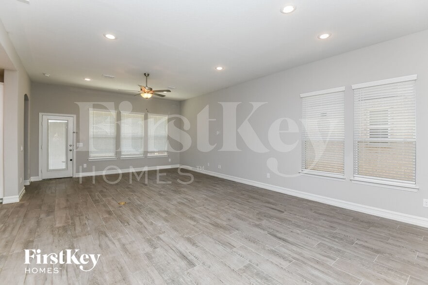 Building Photo - 937 Crest Breeze Dr