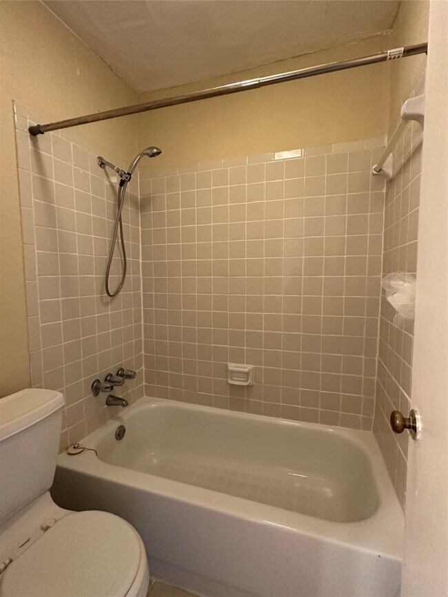 Building Photo - 8405 Wilcrest Dr