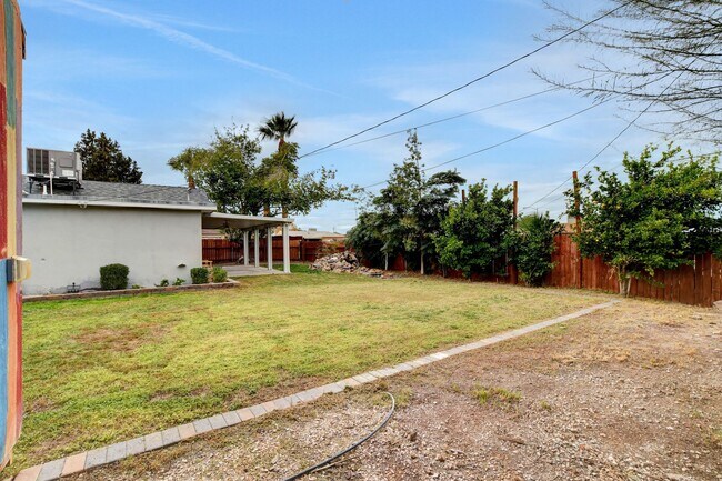 Building Photo - UNIQUE SINGLE FAMILY HOME! - No HOA, Car Lift, RV Parking and Nice Backyard